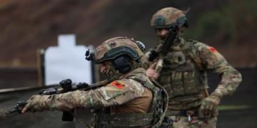 Regjimenti i Operacioneve Speciale të Shqipërisë vijon të rrisë kapacitetet