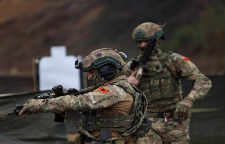 Regjimenti i Operacioneve Speciale të Shqipërisë vijon të rrisë kapacitetet