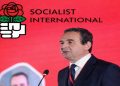 Internacionalja Socialiste uron Albin Kurtin