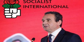 Internacionalja Socialiste uron Albin Kurtin