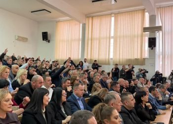 Lista Serbe dorëzohet, pranon integrimin e Arsimit dhe Shëndetësisë në institucionet e Kosovës