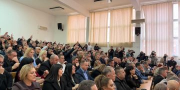 Lista Serbe dorëzohet, pranon integrimin e Arsimit dhe Shëndetësisë në institucionet e Kosovës