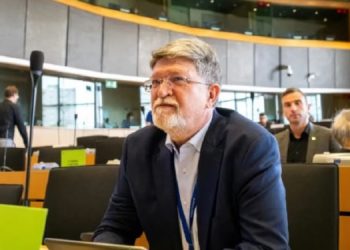 Picula: Shoqëria serbe është në trazira të vazhdueshme, Vuçiq BE-në e percepton si “tavolinë suedeze”