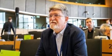 Picula: Shoqëria serbe është në trazira të vazhdueshme, Vuçiq BE-në e percepton si “tavolinë suedeze”