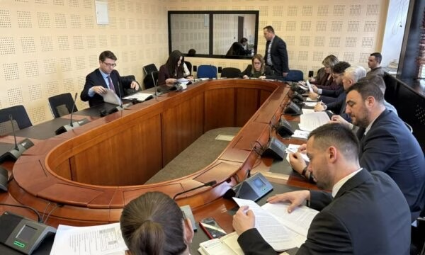 Nis mbledhja e Komisionit për Integrime ku do të shqyrtohet Projektligji për Planin e Rritjes, Murati prezent