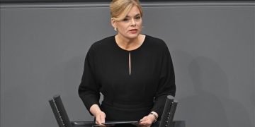 Vizita e kryetares së parlamentit gjerman në Gaza shkakton kritika të ashpra