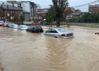 Rriten nivelet e lumenjve pas reshjeve, IHK paralajmëron rrezik për vërshime lokale