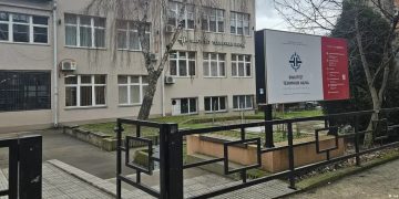 DW: A po mbyllen institucionet e fundit serbe në Kosovë?