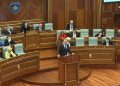 Kurti paralajmëron: Çmimi tavan për produktet bazë do të rikthehet në Kuvend