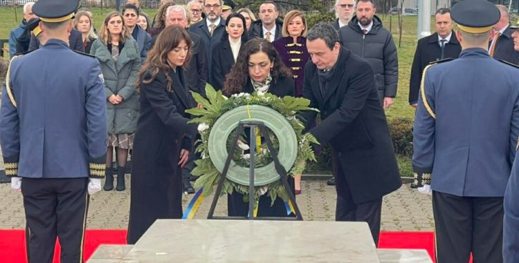 Homazhe shtetërore për Rugovën dhe Demaçin në Ditën e Pavarësisë