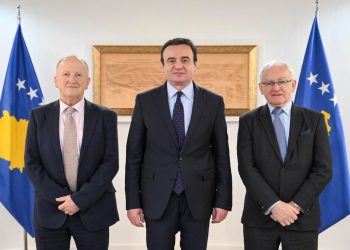 Kurti me zyrtarët anglez flasin për sigurinë në rajon e kontinent