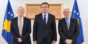 Kurti me zyrtarët anglez flasin për sigurinë në rajon e kontinent