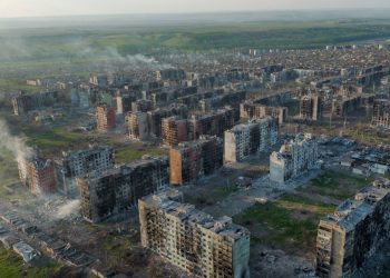 “Krejt çka mbeti pasi hynë rusët”, pamjet nga Bakhmuti bëhen virale (VIDEO)