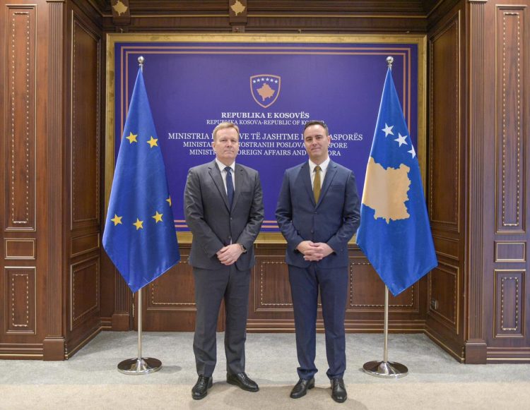 Konjufca takohet me Sorensenin, flasin për ecurinë e dialogut me Serbinë