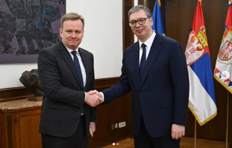 Vuçiq i shqetësuar për pranimin e Kosovës në aleancën ushtarake