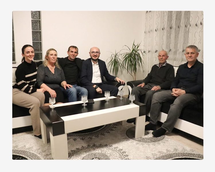 Drejtori Ekzekutiv i KEDS viziton për iftar familjen e teknikut të Operimit të Sistemit, z. Raif Shorre
