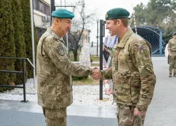 Komandanti i KFOR-it vlerëson kontributin e Mbretërisë së Bashkuar në sigurinë e Kosovës