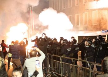 Një efektiv i lënduar gjatë protestës në Shqipëri