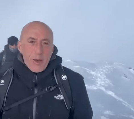 “E përmbyllëm javën e Pavarësisë”, Haradinaj ngjitet në majën e Gjeravicës (VIDEO)