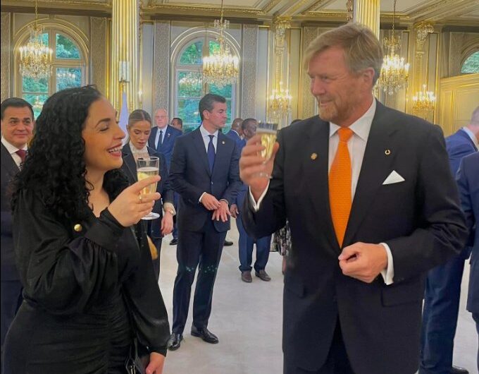 Mbreti i Holandës uron Osmanin për 18-vjetorin e Pavarësisë