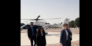 Vizita në Emirate, Osmani ndanë pamje teksa fluturon me helikopter mbi “Ishujt Palmë”