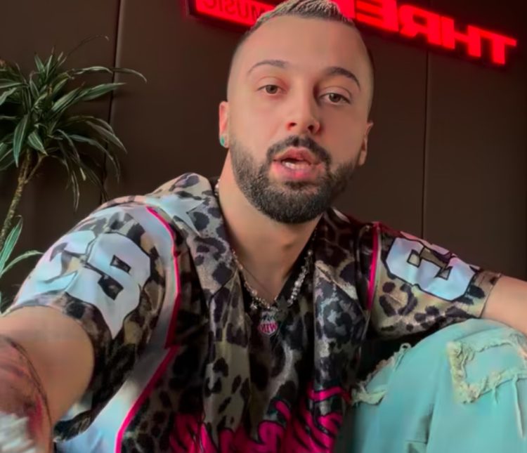 “Kapitull i ri!” – I veshur me të zeza, Gjesti merr gjithë vëmendjen me postimin e fundit