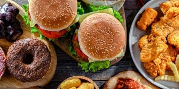 OBSH alarmon: Rritet obeziteti te fëmijët, shkollat duhet të ofrojnë ushqim më të shëndetshëm