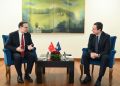 Kurti takohet me ambasadorin turk