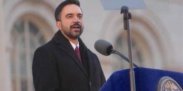 Kryebashkiaku Mamdani nënshkruan urdhër ekzekutiv që kufizon qasjen e agjentëve të imigracionit në pronën e New Yorkut