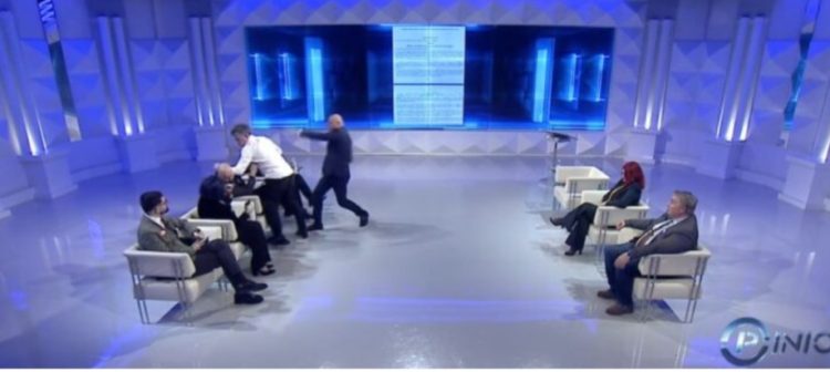 Përplasje fizike live në Opinion, Buzhala go*det Albatros Rexhajn (Video)