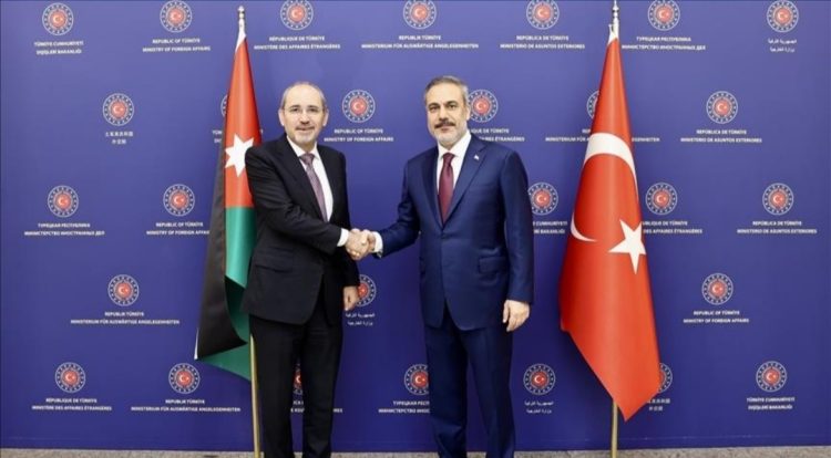 Shefat e diplomacisë turke dhe jordaneze diskutojnë situatën në Palestinë