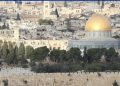 Dhjetëra kolonë të paligjshëm izr@elitë bastisin Xhaminë Al-Aksa në Kuds në ditën e pestë të Ramazanit