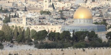 Dhjetëra kolonë të paligjshëm izr@elitë bastisin Xhaminë Al-Aksa në Kuds në ditën e pestë të Ramazanit