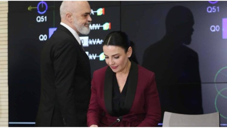 Presion i fortë nga Brukseli/ Rama zbythet nga neni që ndalon pezullimin e zyrtarëve