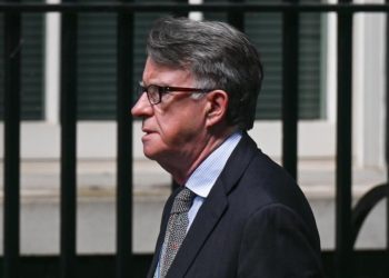 Ish-sekretari britanik i kabinetit arr*estohet pas publikimit të dosjeve Epstein