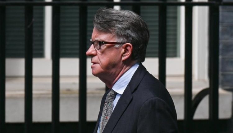 Ish-sekretari britanik i kabinetit arr*estohet pas publikimit të dosjeve Epstein