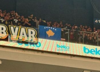 Turqit ia plasin serbëve për Kosovën, ja çfarë shpalosin para mijëra tifozëve