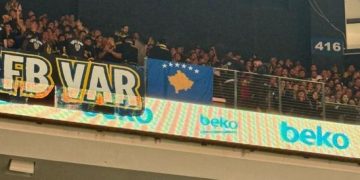 Turqit ia plasin serbëve për Kosovën, ja çfarë shpalosin para mijëra tifozëve