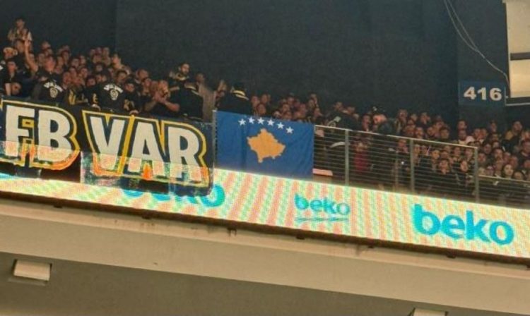Turqit ia plasin serbëve për Kosovën, ja çfarë shpalosin para mijëra tifozëve