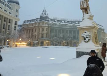 Alarm i kuq në Rumani, bllokohet transporti ajror dhe rrugor për shkak të reshjeve të dendura të borës