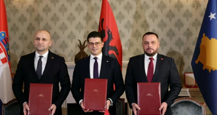 Sivjet ushtrimi i përbashkët ushtarak me Kroacinë e Shqipërinë