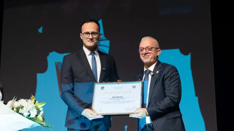 Kuvendi i Gjilanit e shpall Qytetar Nderi humanistin Halil Kastrati