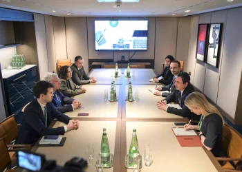 Kurti takon në Munih deputetë të Bundestagut, ua tregon prioritetet e qeverisë së re