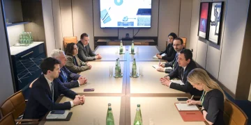 Kurti takon në Munih deputetë të Bundestagut, ua tregon prioritetet e qeverisë së re