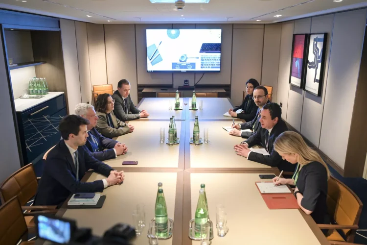 Kurti takon në Munih deputetë të Bundestagut, ua tregon prioritetet e qeverisë së re