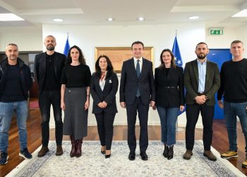 Kurti mirëpriti grupin e alpinistëve që do të ngjisin majën e Kilimanxharos