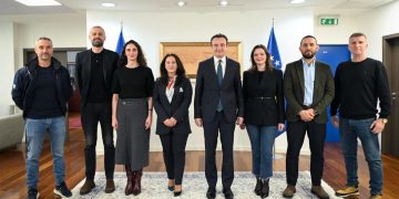 Kurti mirëpriti grupin e alpinistëve që do të ngjisin majën e Kilimanxharos