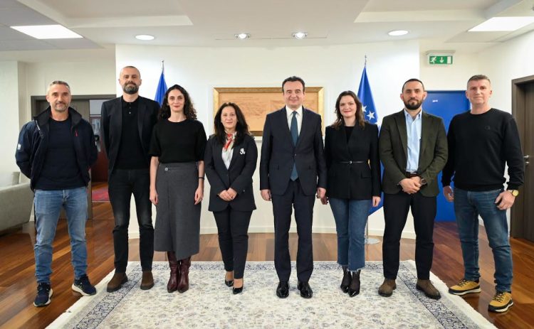 Kurti mirëpriti grupin e alpinistëve që do të ngjisin majën e Kilimanxharos