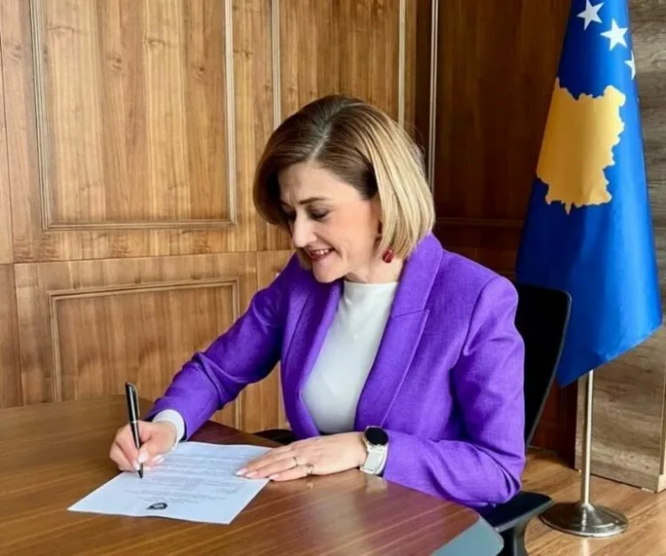 Kusari – Lila nënshkruan kërkesën për përshpejtimin e miratimit të Projektligjit për Inovacion dhe Ndërmarrësi