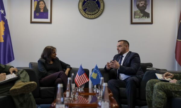 Takimi Prattipati-Maqedonci, ambasada: Partneriteti në mbrojtje me SHBA’në forcon vetëqëndrueshmërinë e Kosovës